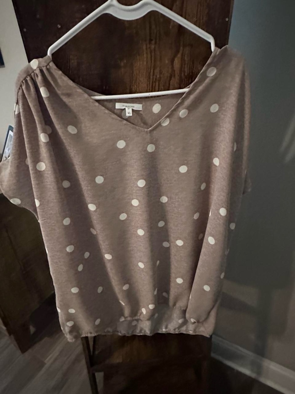 Maurices Taupe Polka Dot V-Neck Short Sleeve Top